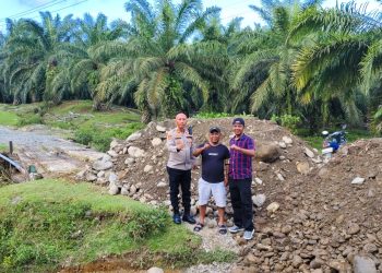 Akses Vital Terputus! Polsek Bahorok Bergerak Cepat Pastikan Perbaikan Jalan Amblas di Bukit Lawang