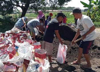 Paguyuban SDN Tamansari 2 Kerja Bakti Bersama Wali Murid
