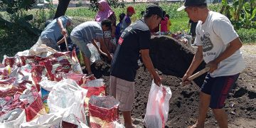 Paguyuban SDN Tamansari 2 Kerja Bakti Bersama Wali Murid