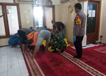 Gempar Orang berjama’ah Sholat Shubuh Didalam Musholla Di Habisi Dengan Sadis Gunakan Sajam
