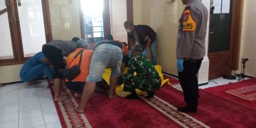 Gempar Orang berjama’ah Sholat Shubuh Didalam Musholla Di Habisi Dengan Sadis Gunakan Sajam