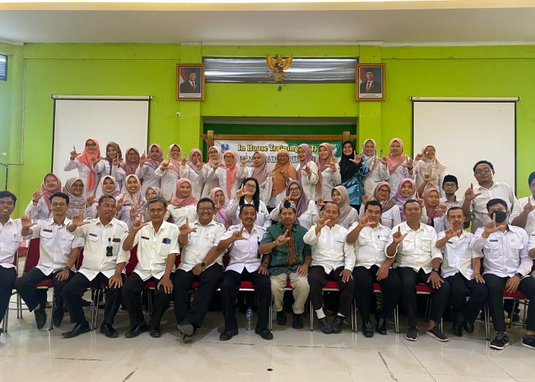 Dari In House Training SMA Negeri 4 Blitar : Literasi Itu Penting Biar Tambah Cetar