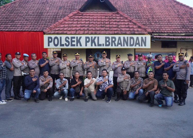 Kapolres Dan Ketua Bhayangkari Cabang Langkat Lakukan Kunker Di Dua Polsek, Ini Kegiatannya