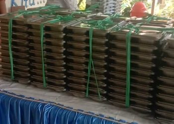 Kurang lebih 3000 Siswa Makan Makanan Busuk BGN Makanan Gratis Di Manado Sulawesi Utara