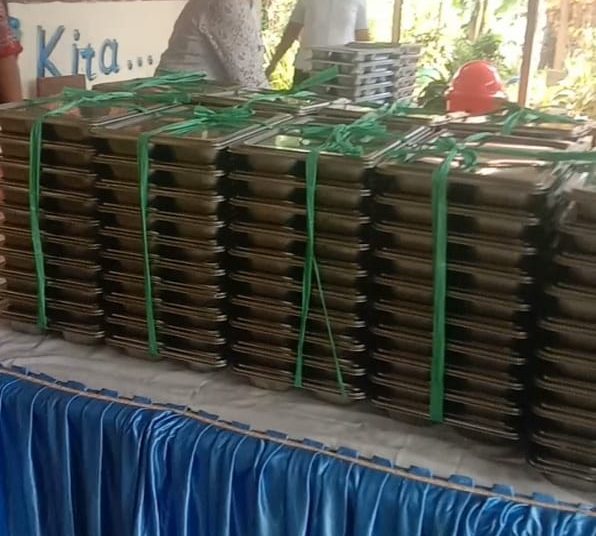 Kurang lebih 3000 Siswa Makan Makanan Busuk BGN Makanan Gratis Di Manado Sulawesi Utara