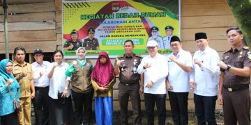 Plt Kejari Musi Rawas Berkolaborasi Dengan Bupati Musi Rawas Beda Rumah Masyarakat Miskin Menjadi Lebih Baik