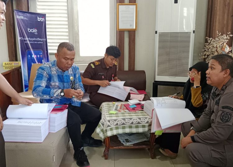 Berkas Lima Tersangka Kasus dugaan Korupsi Pada Sektor Sumber Daya Alam Khususnya Perkebunan Sawit, dilimpahkan Ke PN Palembang