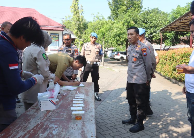 Polres Probolinggo Kota Gelar Test Urine Guna Cegah Penyalahgunaan Narkoba