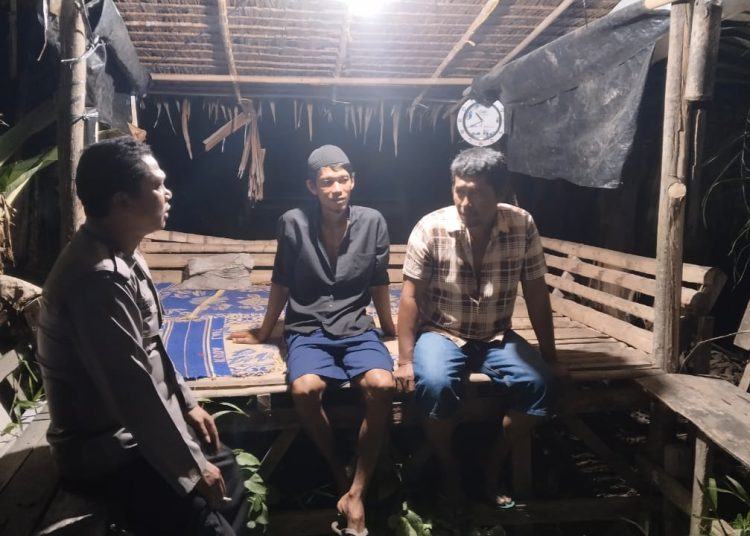 Sampaikan Pesan dan Himbauan Kamtibmas, Bhabinkamtibmas Polsek Gebang Laksanakan Sambang Desa