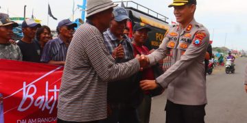 Polres Probolinggo Kota Bagikan Ratusan Paket Sembako Sambut Hari Bhayangkara ke-79