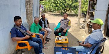 Bhabinkamtibmas laksanakan Sosialisasi Bahaya Narkoba dan Minuman Keras di Desa Binaan