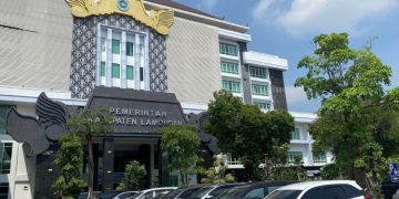 KPK Geledah Kantor Pemkab Lamongan, Logikanya Sekda Juga Terlibat Waktu Itu.