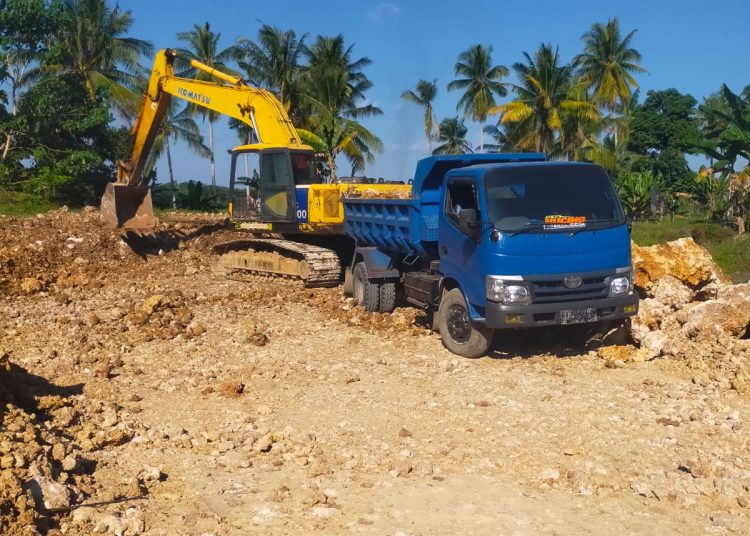 Warga Resah,Jalan Rusak Tipiter Polres Bone Diminta Tutup Tambang Ilegal Di Mattoanging Kecamatan Tellu Settingane