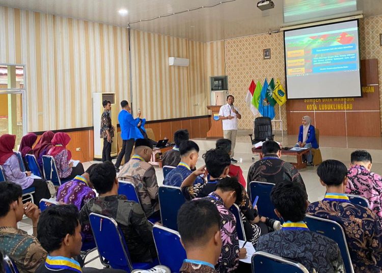 KBO Sat Intelkam Polres Lubuk Linggau IPDA GIARTONO SM Menjadi Narasumber Pelatihan Kader PMII