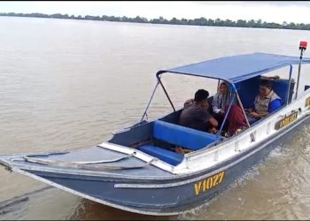 Empat Hari Demam Tinggi Bocah Perempuan di Desa Upang Dilarikan ke Rumah Sakit dengan Ambulance Apung Polairud Polda Sumsel