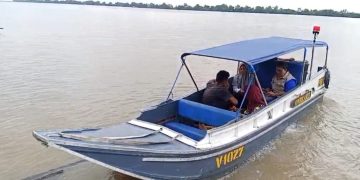 Empat Hari Demam Tinggi Bocah Perempuan di Desa Upang Dilarikan ke Rumah Sakit dengan Ambulance Apung Polairud Polda Sumsel