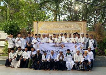 Jama’ah Tahlil Ziarah Ke Makam Mbah Kholil : Kala Ikut Tour Religi Warga Sawo, Babat Hebat