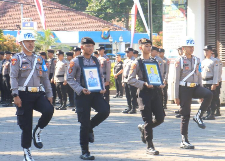 Pimpin Upacara PTDH 2 Anggota, Ini Kata Kapolres Probolinggo Kota