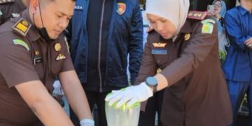 Kejari Musi Rawas Musnahkan Barang Bukti 68 Perkara Inkracht