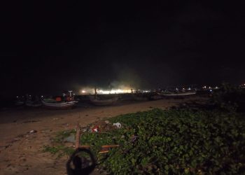 Bongkar Muat di Jetty Milik PT. Semen Indonesia Timbulkan Polusi Debu Serta Bau Yang Menyengat