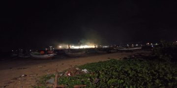 Bongkar Muat di Jetty Milik PT. Semen Indonesia Timbulkan Polusi Debu Serta Bau Yang Menyengat