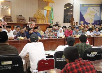 Kapolres Langkat Pimpin Langsung Pengamanan Aksi Unjuk Rasa Kelompok SADAR di DPRD Langkat