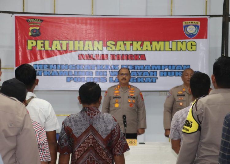 Kapolres Langkat Buka Pelatihan Peningkatan Kemampuan Satkamling
