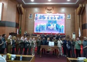 Ketua DPRD Bersama Pemkab Mura Sahkan Tiga Raperda Menjadi Peraturan Daerah