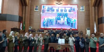 Ketua DPRD Bersama Pemkab Mura Sahkan Tiga Raperda Menjadi Peraturan Daerah