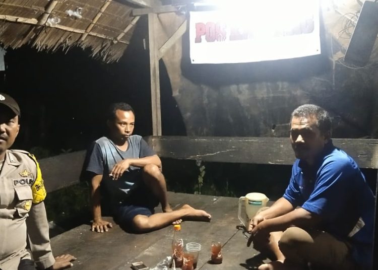 Bhabinkamtibmas Polsek Gebang Polres Langkat Laksanakan Pembinaan Satkamling di Desa Pasarawa