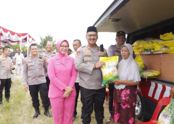 Polres Langkat Salurkan Beras Murah ke Pada Masyarakat 