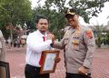 Berprestasi Dalam Menjalankan Tugas Kepolisian, Kapolres Langkat Berikan Piagam Penghargaan