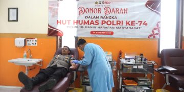 Anggota Kepolisian Polres Tuban Beserta Insan Pers dan Juga Para Ojol Melakukan Aksi Donor Darah.
