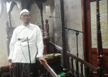 Podium/Mimbar Unik : Terbuat Dari Kayu Ulin Diukir Berpilin-pilin