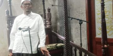 Podium/Mimbar Unik : Terbuat Dari Kayu Ulin Diukir Berpilin-pilin