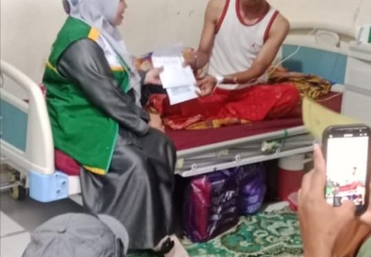 Baznas Kabupaten Bone Menyantuni Pasien RS DR YASIN Bone