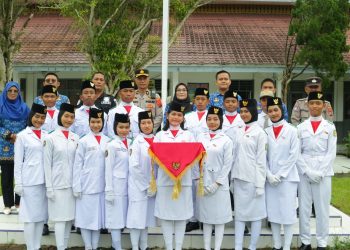 Kabag Ren Polres Langkat Bertindak Sebagai Inspektur Upacara Bendera Peringati Hari Pahlawan di SMK Negri 1 Stabat
