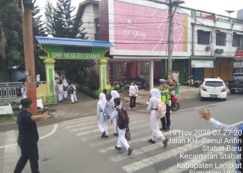 Dua ratus personil Polres Langkat dan Polsek sejajaran, diterjunkan untuk Pos Padat Pagi ( Strong Point ).