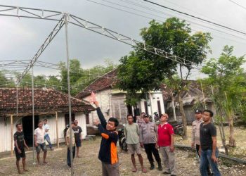 Suasana Persiapan Hajatan Berubah Menjadi Duka Setelah Salah Satu Warga Tewas Tersengat Listrik Saat Pasang Terob di Rengel