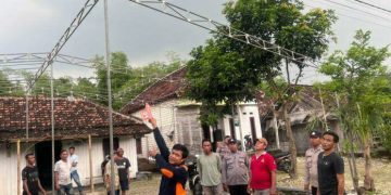 Suasana Persiapan Hajatan Berubah Menjadi Duka Setelah Salah Satu Warga Tewas Tersengat Listrik Saat Pasang Terob di Rengel