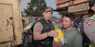 Kapolres Langkat Salurkan Bansos Kapolda Sumut untuk Pengungsi Banjir di Tanjung Pura