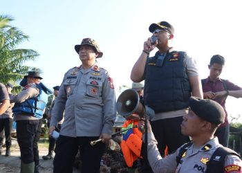 Polres Langkat Distribusikan Bantuan Sosial dari Kapolda Sumut untuk Korban Banjir di Kabupaten Langkat