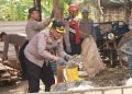 Puluhan Anggota Polres Tuban Datangi Lokasi Yang Terdampak Bencana Angin Puting Beliung 