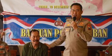 Kombespol Agung Setyo Nugroho, S.I.K (PLT) Kapolres Tuban Pimpin Langsung Giat Pemberian Bantuan Sosial Kepada Terdampak Angin Puting Beliung