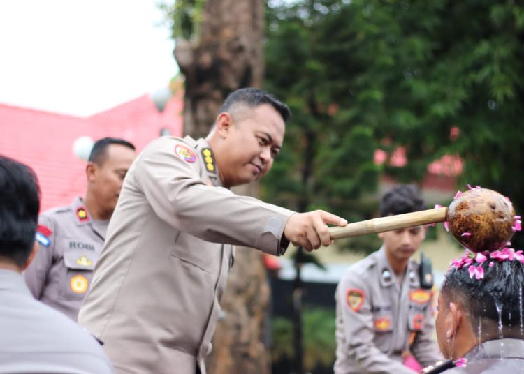Sebanyak 74 Personil Polres Tuban Menyandang Kenaikan Pangkat Terhitung Mulai Tanggal 1 Januari 2026