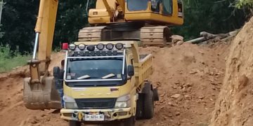 Kapolres Bone Diminta Tangkap EG Bersama Alang Suami Istri Kebal Hukum Menambang Ilegal Di Kecamatan Mare Kabupaten Bone Merusak Lingkungan. 