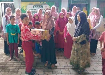 SDN Tamansari II Dringu Salurkan Bantuan di Panti Asuhan Hidayatul Islam