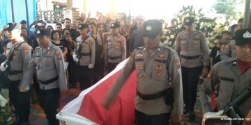 Polres Langkat Gelar Upacara Persemayaman dan Pemakaman Almarhum AIPTU Andreas Peberta Sembiring