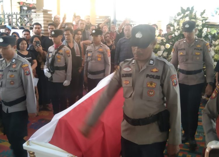 Polres Langkat Gelar Upacara Persemayaman dan Pemakaman Almarhum AIPTU Andreas Peberta Sembiring