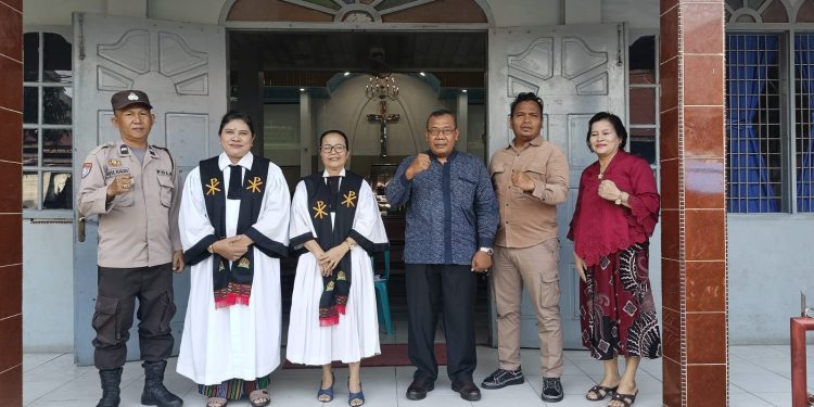 Polsek Pangkalan Brandan Laksanakan Pengamanan Ibadah Umat Kristen, Polres Langkat Pastikan Seluruh Wilayah Aman dan Kondusif